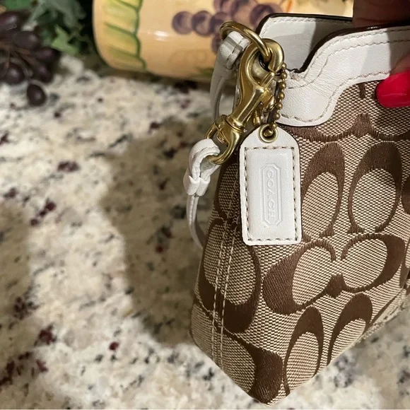 🦋 NWOT Coach Hamptons Signature Tote Capacity Wristlet Never Used White Trim - Picture 6 of 12